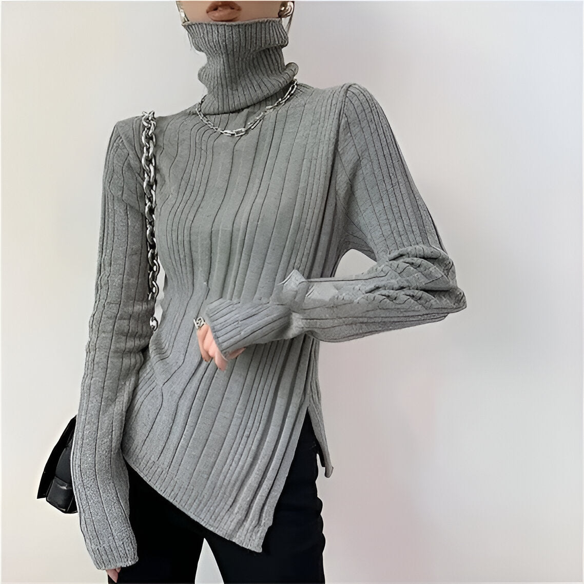 Désirée | Turtleneck-tröja för kvinnor med långa, utsvängda ärmar